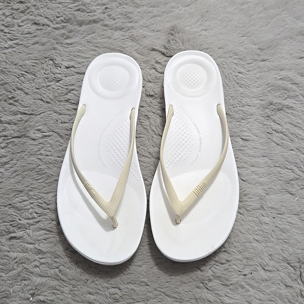 Fitflop white thong flipflops size 10